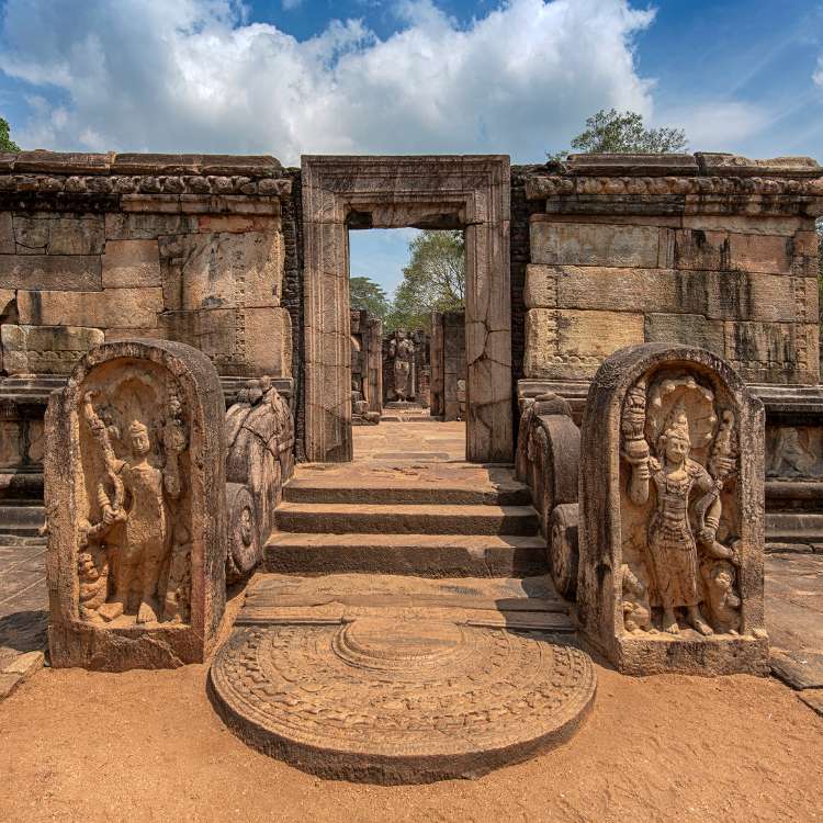 Polonnaruwa Day Tour (6)